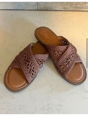 Crown Vintage Slide Sandals